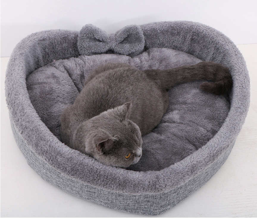Soft Heart-Shaped Cat Bed