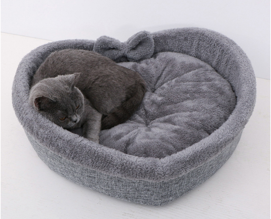 Soft Heart-Shaped Cat Bed